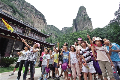 秀丽的雁荡山风光吸引八方来客 秀丽的雁荡山风光吸引八方来客
