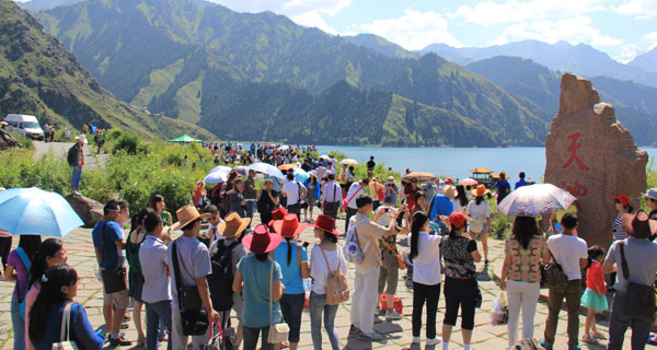 天池景区多措并举游客量平稳回升 天池景区多措并举游客量平稳回升