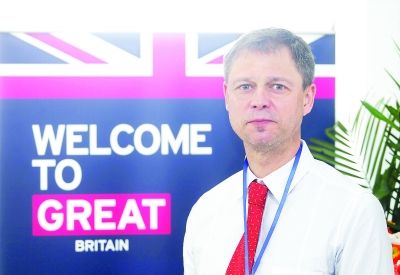 昨日，武汉英国签证申请中心正式开放，英国驻华大使馆参赞卫渟瀚参加了揭幕仪式