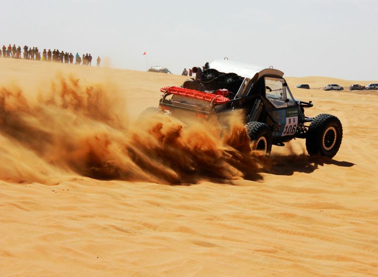磴口全国沙漠越野大赛 邢皓 摄
