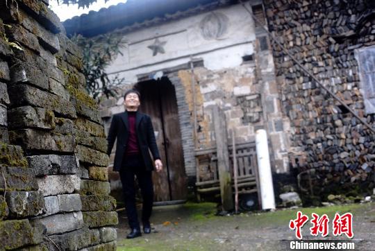 德兴市李宅乡保存着大量完好的石头屋。3月29日拍摄。 王昊阳 摄