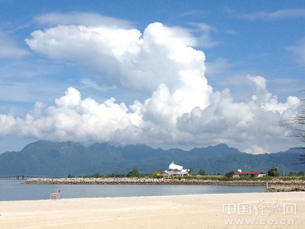 GG1811004兰卡威海滩刘雅娟自然风光白云沙滩.jpg